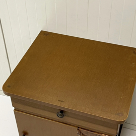 Brocante nachtkastje houtinleg