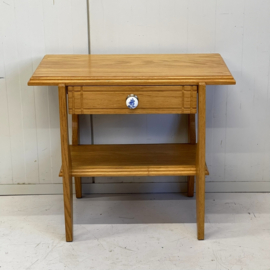 Massief houten tafel/kastje