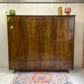 Vintage Chestnut kledingkast