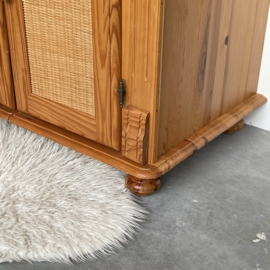 Rotan commode