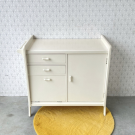 Retro commode