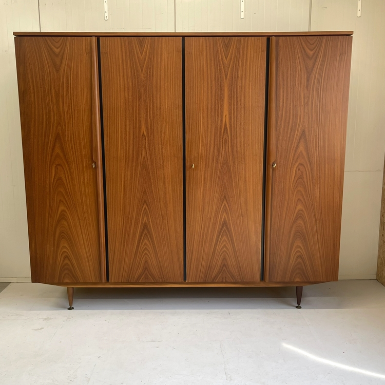 Vintage Deens 4 deurs kledingkast