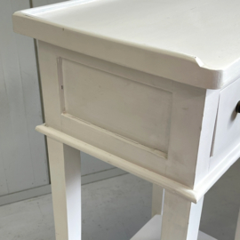 Hoog brocante tafeltje