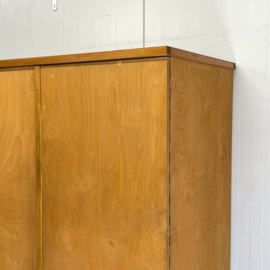 J` 50 kinderkamer kledingkast