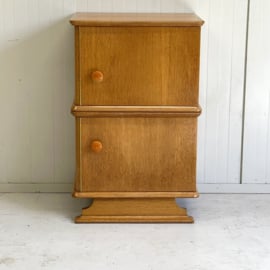 Vintage stapel nachtkastje