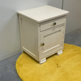 Brocante nachtkastje