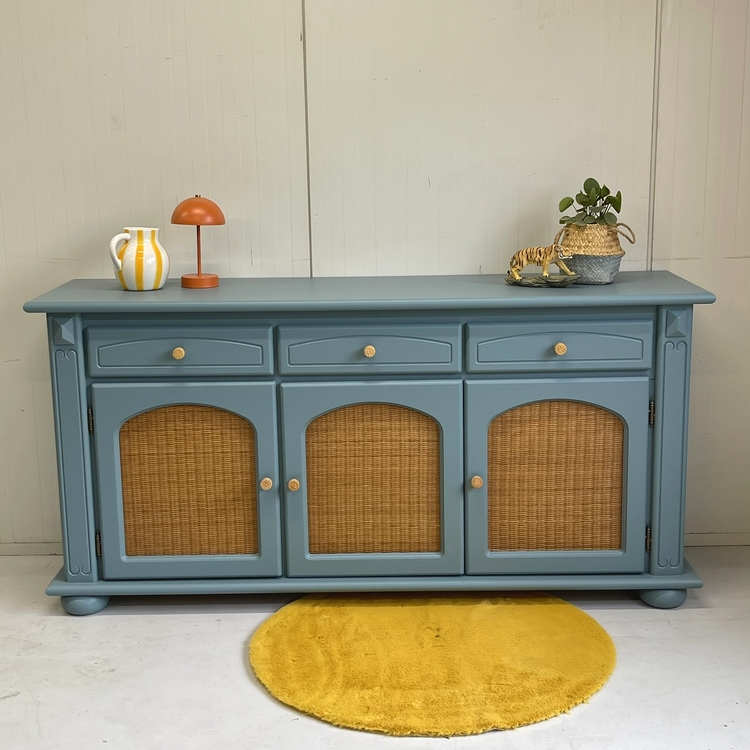 Restyle blauw & rotan dressoir