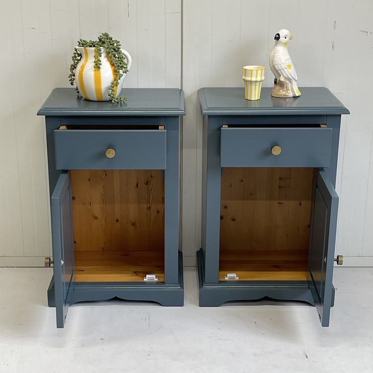 Set blauwe restyle nachtkastjes