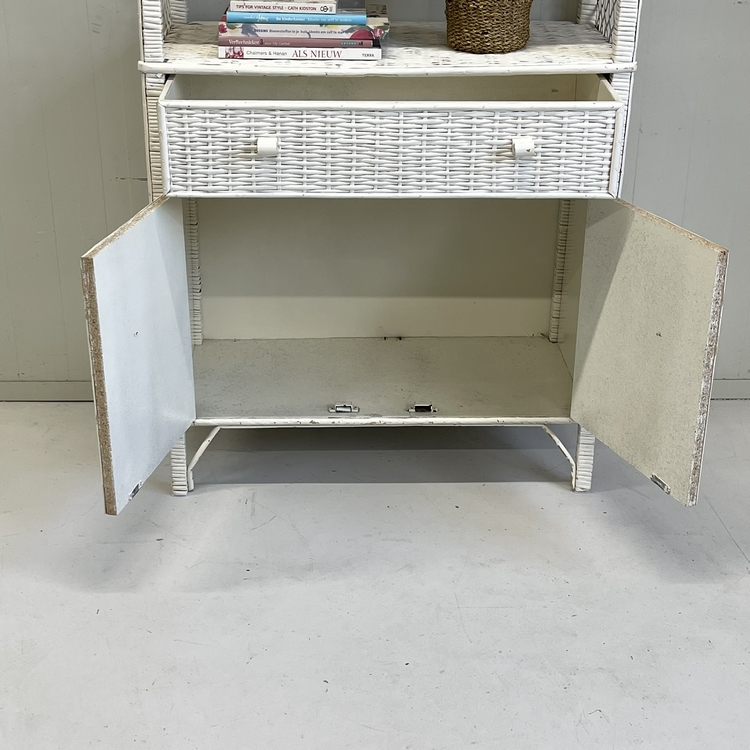 Rotan wandkast wit