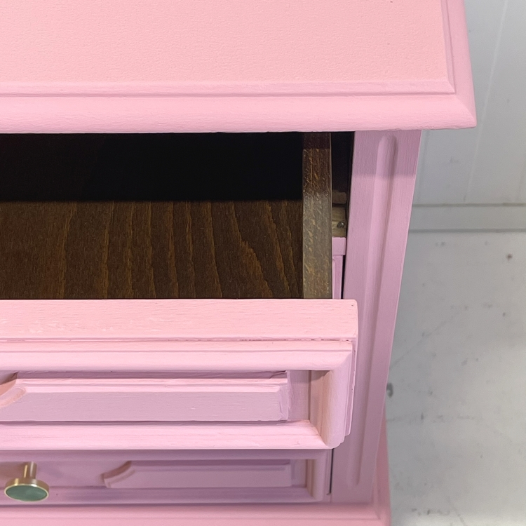 Roze restyle ladekastje