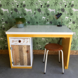 Sloophout oker bureau