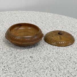 Houten schaaltje met deksel