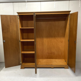 Brocante vintage kledingkast