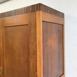 Art Deco kledingkast
