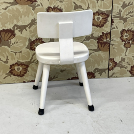 Wit vintage schoolstoeltje