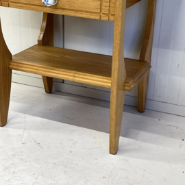 Massief houten tafel/kastje