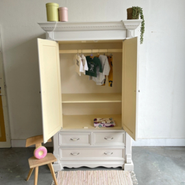Landelijke babykamer kast