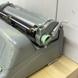 Antieke Hermes Ambassador typemachine