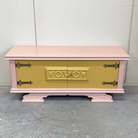 Antiek restyle buffetje