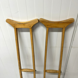 Antieke houten krukken