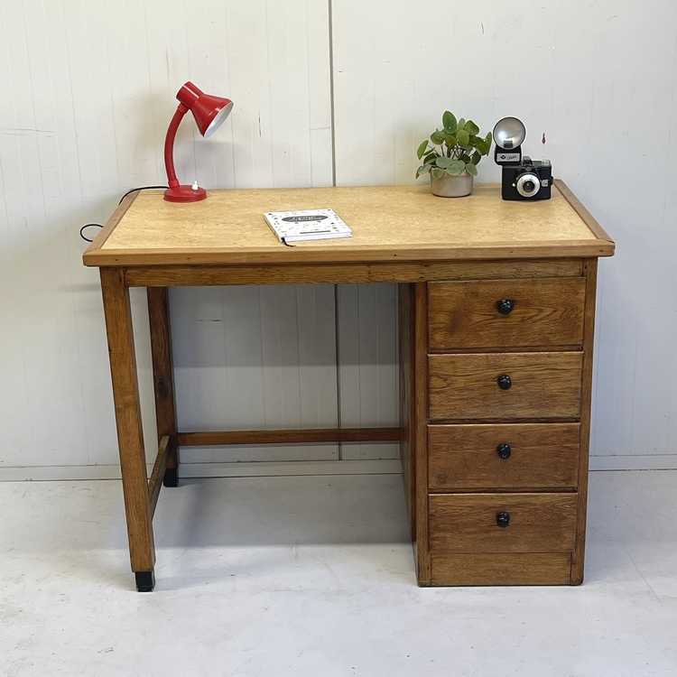 Antiek bureau