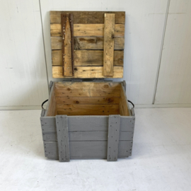 Brocante kist met deksel grijs