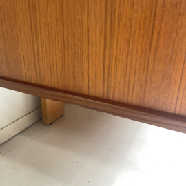 Strakke vintage 2d kledingkast