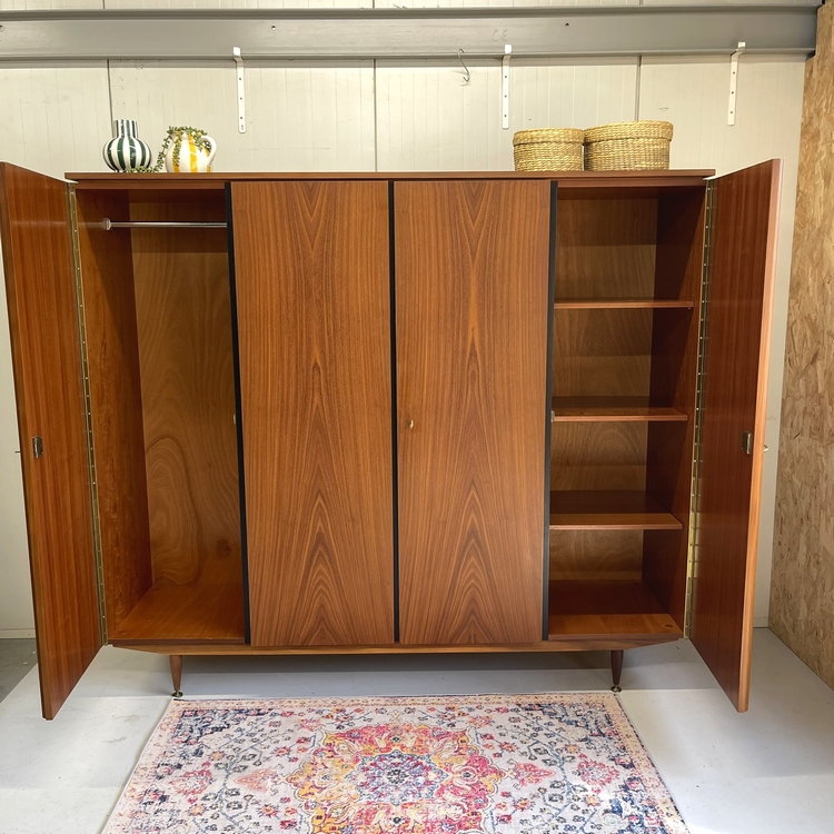 Vintage Deens 4 deurs kledingkast