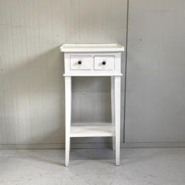 Hoog brocante tafeltje