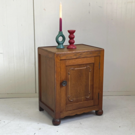 Antiek nachtkastje