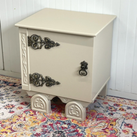 Restyle brocante nachtkastje