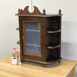Antiek vitrine hangkastje