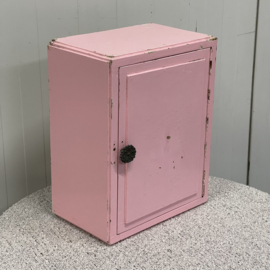 Roze brocante medicijnkastje