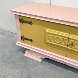 Antiek restyle buffetje