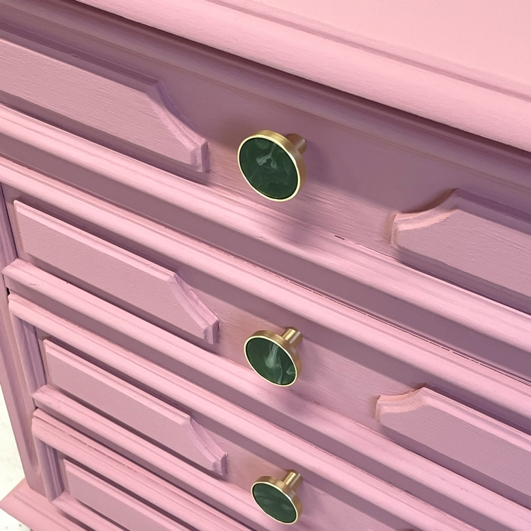 Roze restyle ladekastje