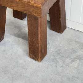 Strak brutalist tafeltje