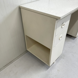 Vintage bureau met opbergruimte