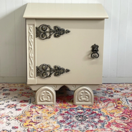 Restyle brocante nachtkastje