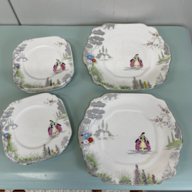 Set antieke gebaksbordjes