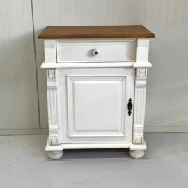 Landelijk brocante kastje