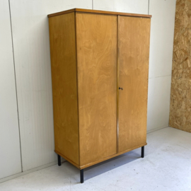 J` 50 kinderkamer kledingkast