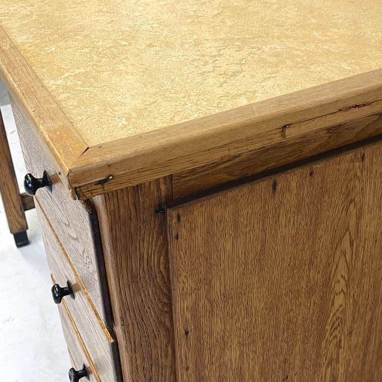 Antiek bureau