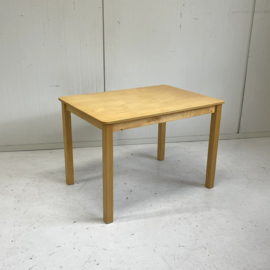 Houten speeltafeltje