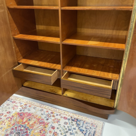 Vintage mid-century kledingkast