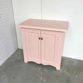 Zalmroze commode