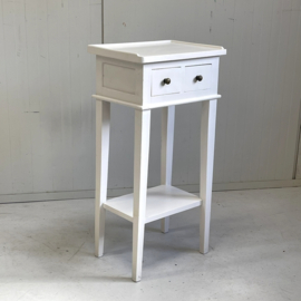 Hoog brocante tafeltje