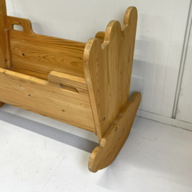 XL houten poppenwieg