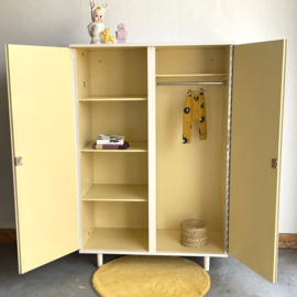 Kinderkamer kledingkast
