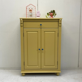 Restyle meidenkast okergeel