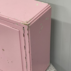 Roze brocante medicijnkastje